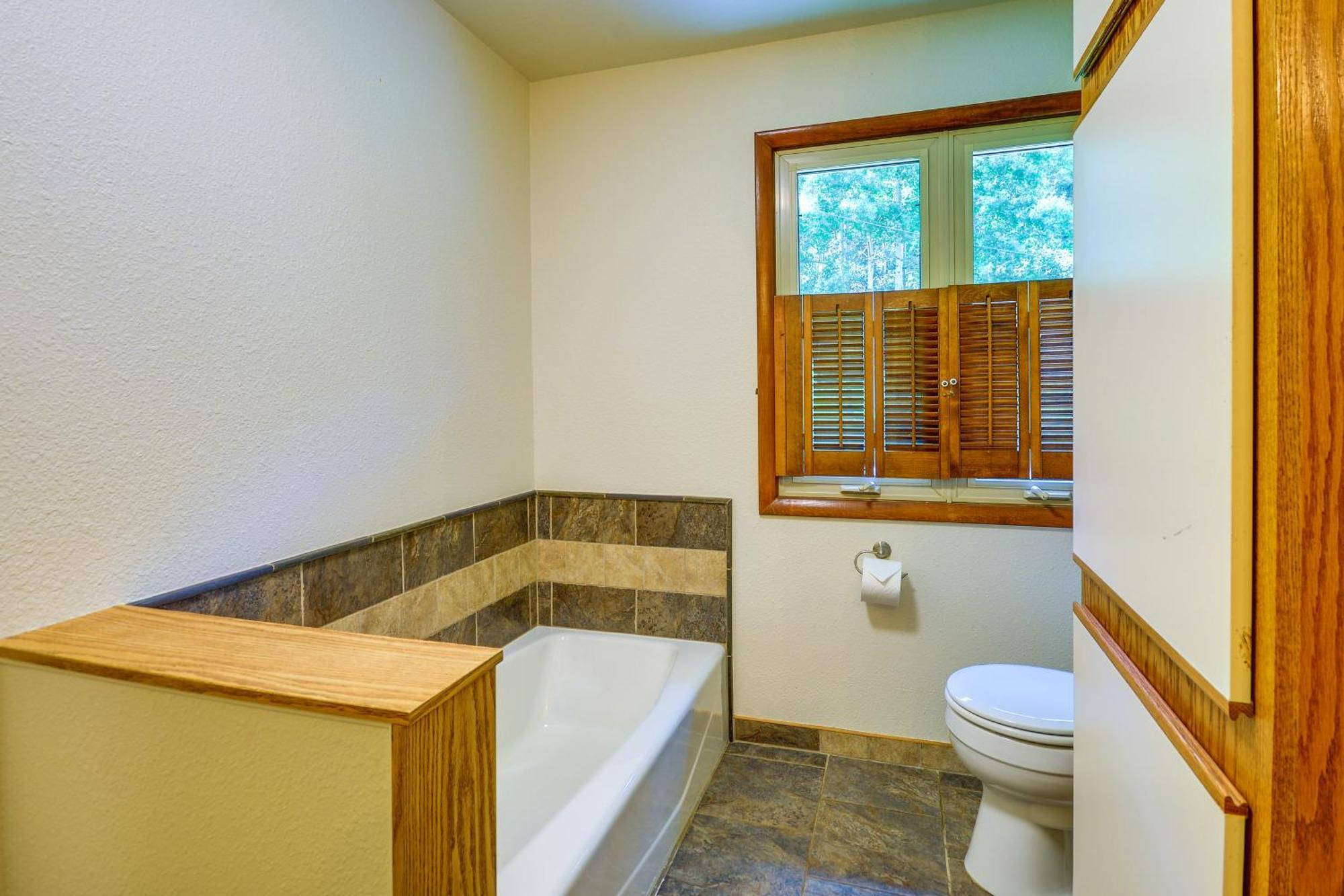 Dog-Friendly Red Lodge Home With On-Site Pond! Exterior photo