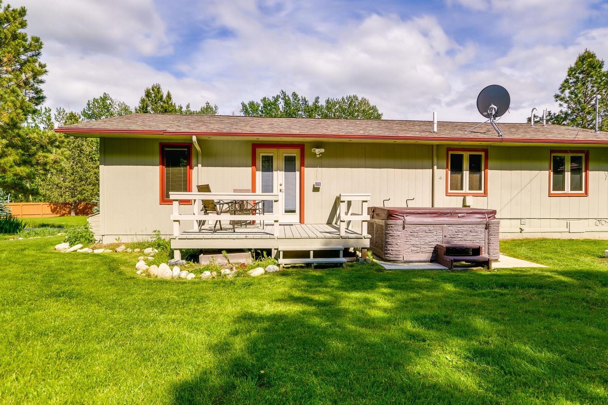 Dog-Friendly Red Lodge Home With On-Site Pond! Exterior photo